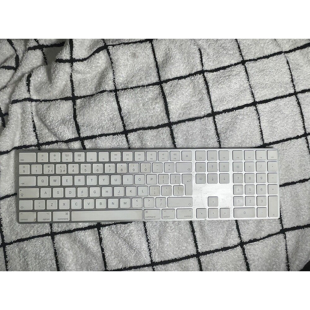 Apple A1843 Wireless Rechargeable Bluetooth Magic Keyboard With Numeric Keypad